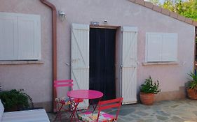 Casa Davia. Studio Independant Meuble.